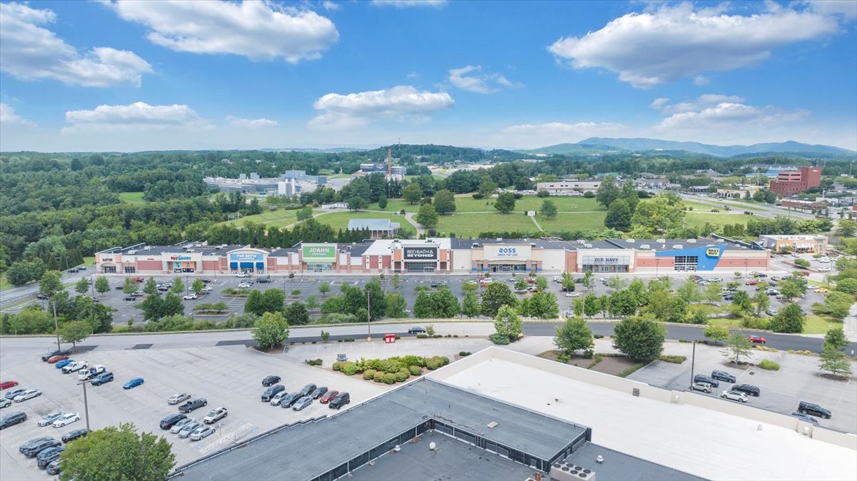 105-175 Shoppers Way, Christiansburg, VA for Rent