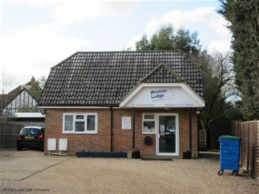 76 Copthorne Rd, Leatherhead, SRY for Rent