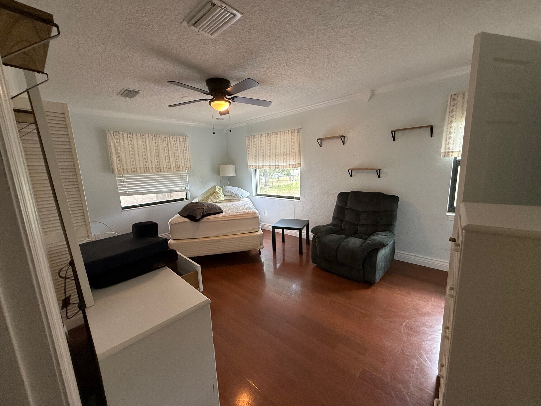 39106 Grays Airport Rd, Lady Lake, FL for Sale