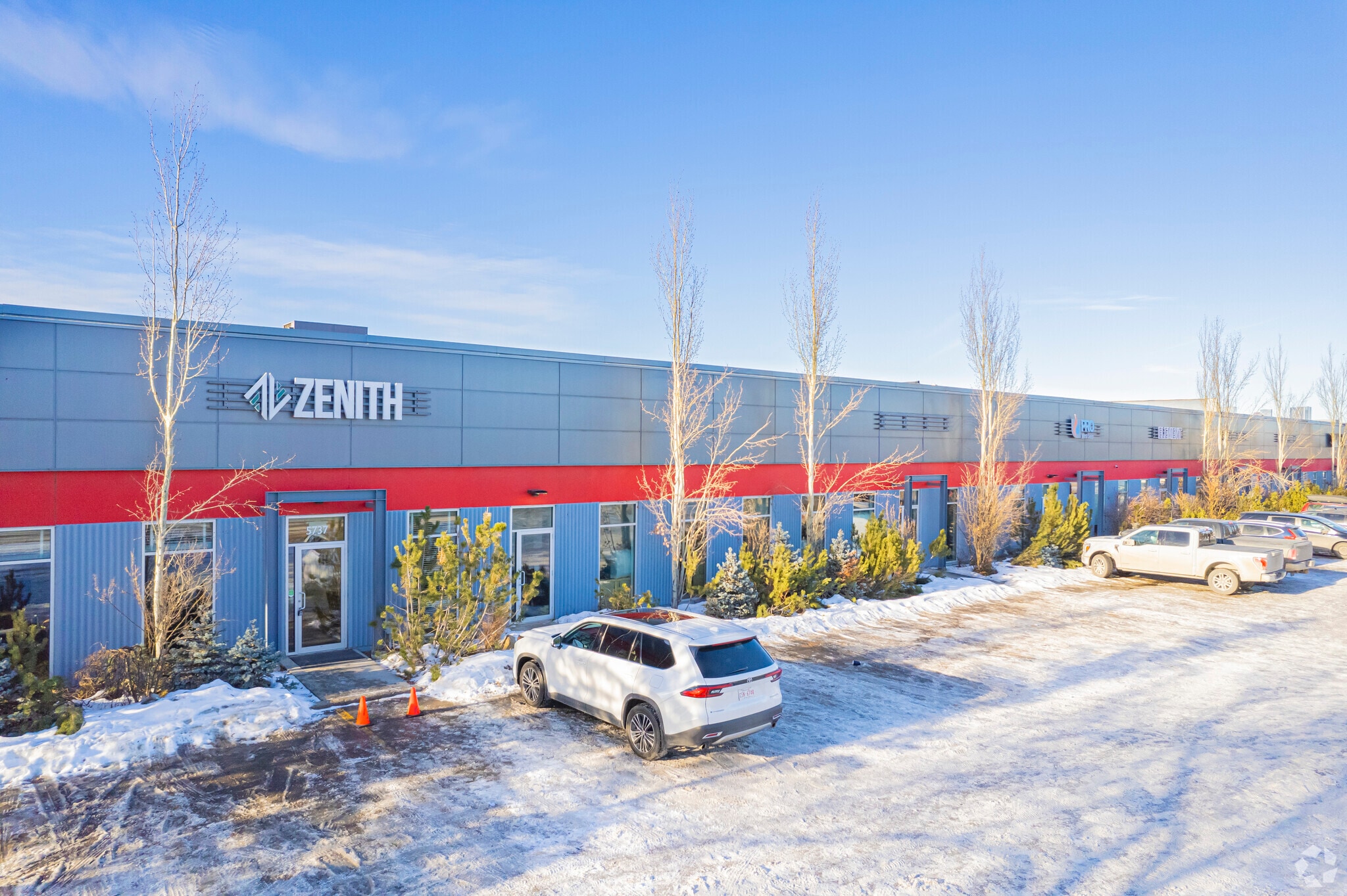 5715-5737 Burbank Cres SE, Calgary, AB for Rent