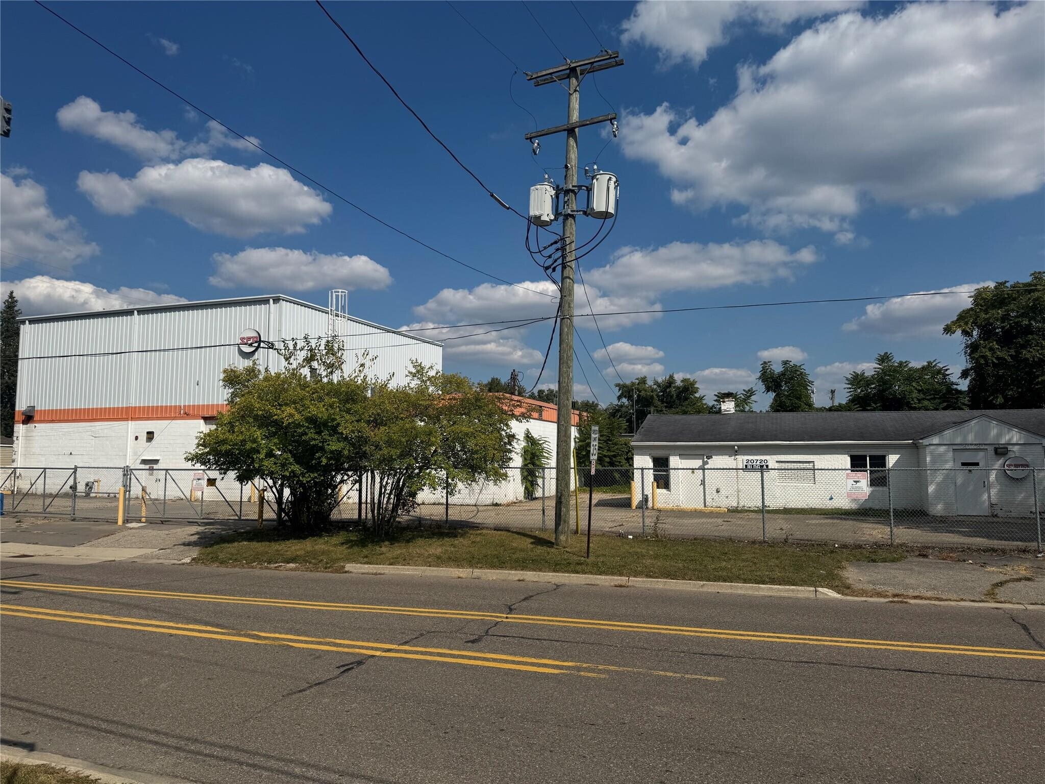 20720 Tuck Rd, Farmington Hills, MI for Sale