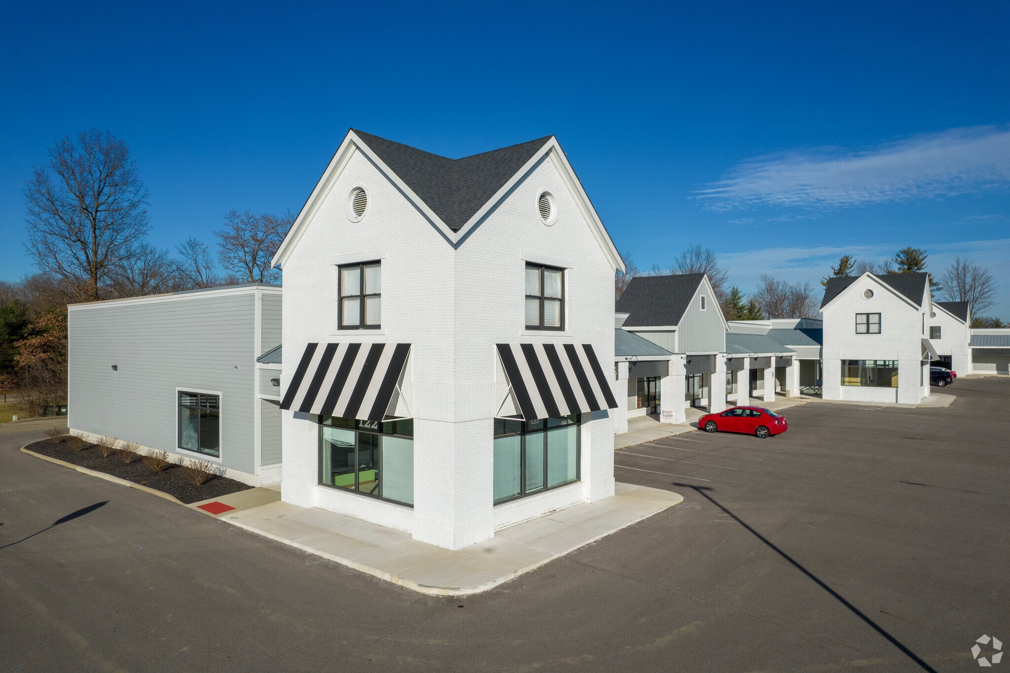 120-180 E Olentangy St, Powell, OH for Sale