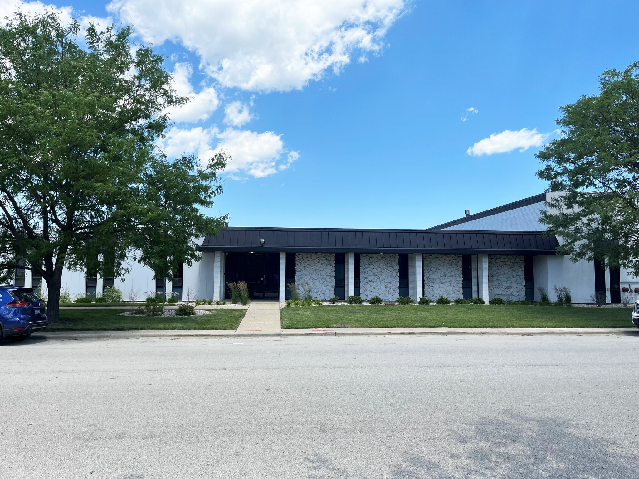 1400 Greenleaf Ave, Elk Grove Village, IL for Sale