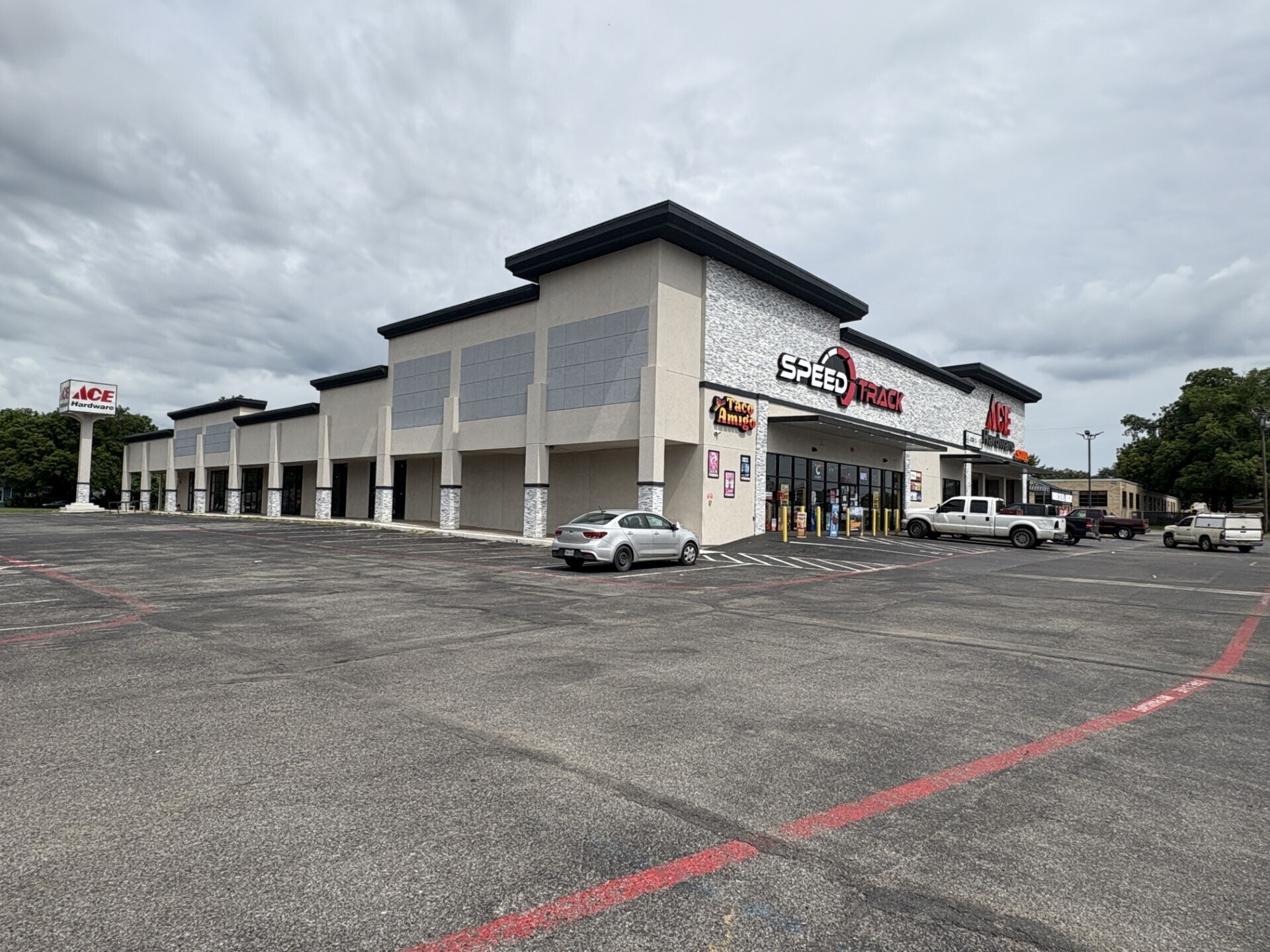 815 W Crawford St, Denison, TX for Rent