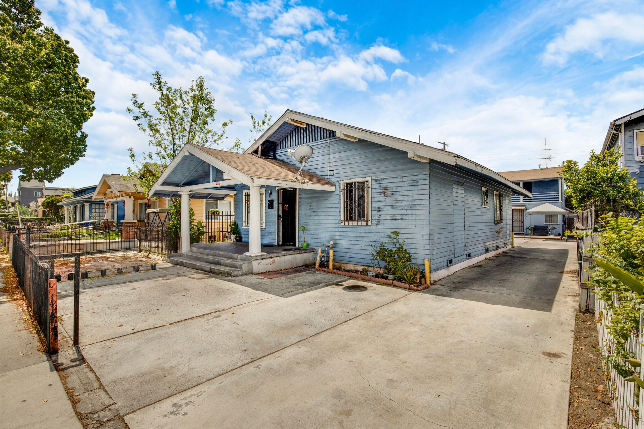 1081 Cherry Ave, Long Beach, CA for Sale