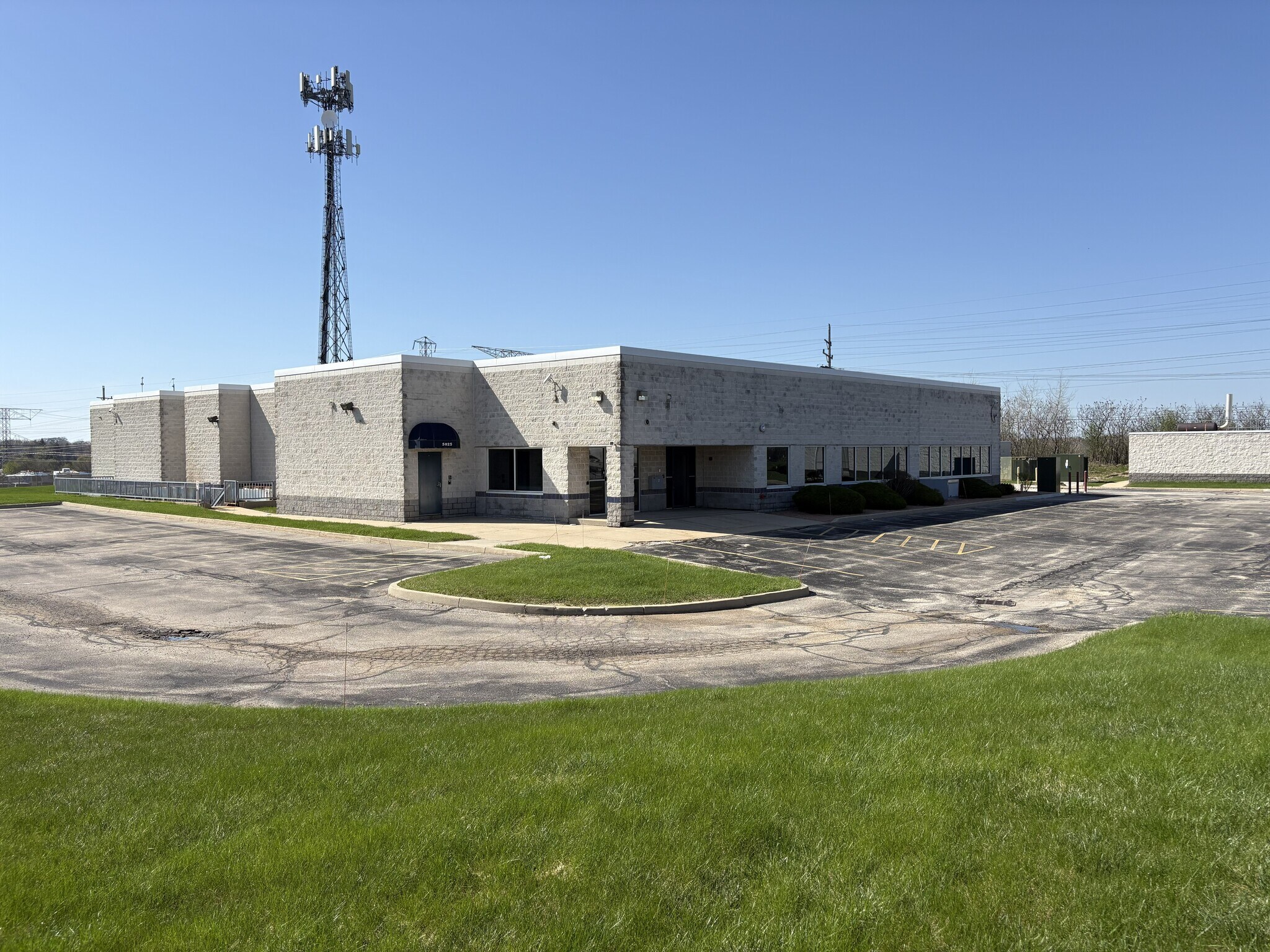 5825 N 99th St, Milwaukee, WI for Rent