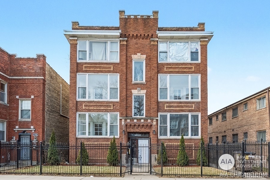 7528 S Coles Ave, Chicago, IL for Sale