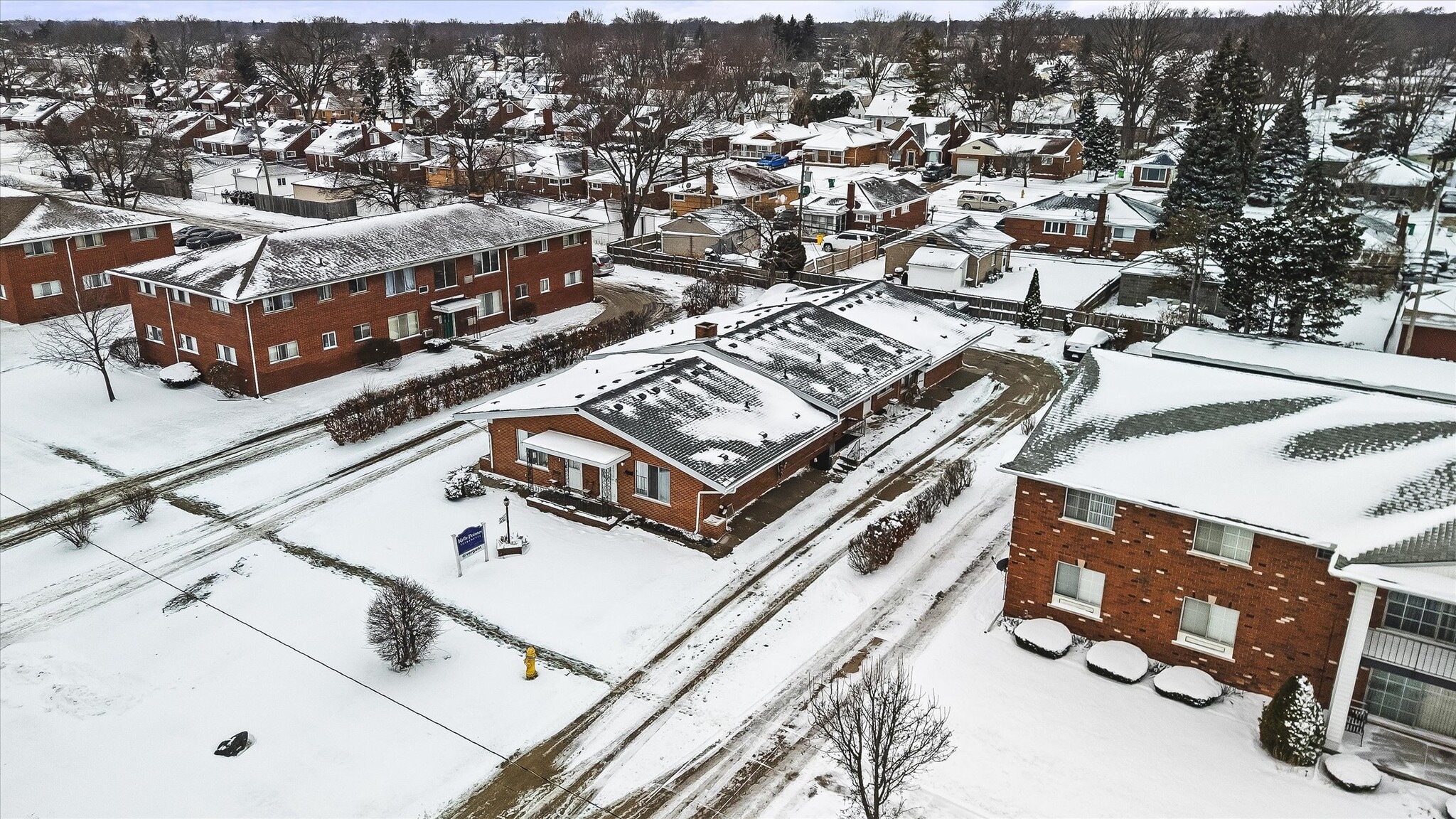 23301 Kelly Rd, Eastpointe, MI for Sale