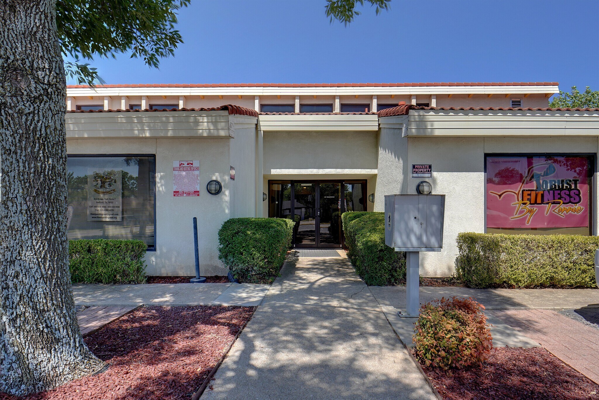 813 Brown Trl, Bedford, TX for Rent