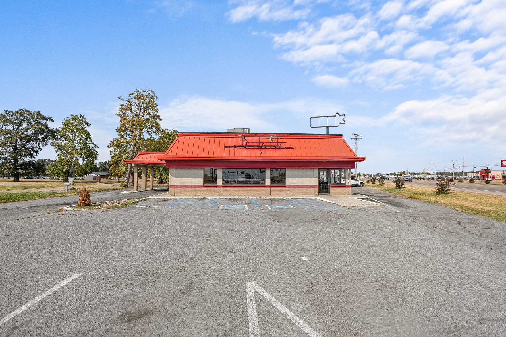 1105 S Main St, Sikeston, MO for Rent