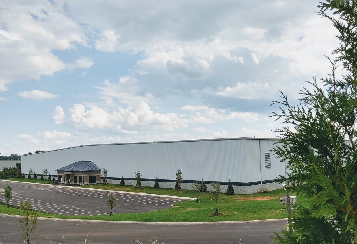 6015 Hardware Dr, Disputanta, VA for Rent