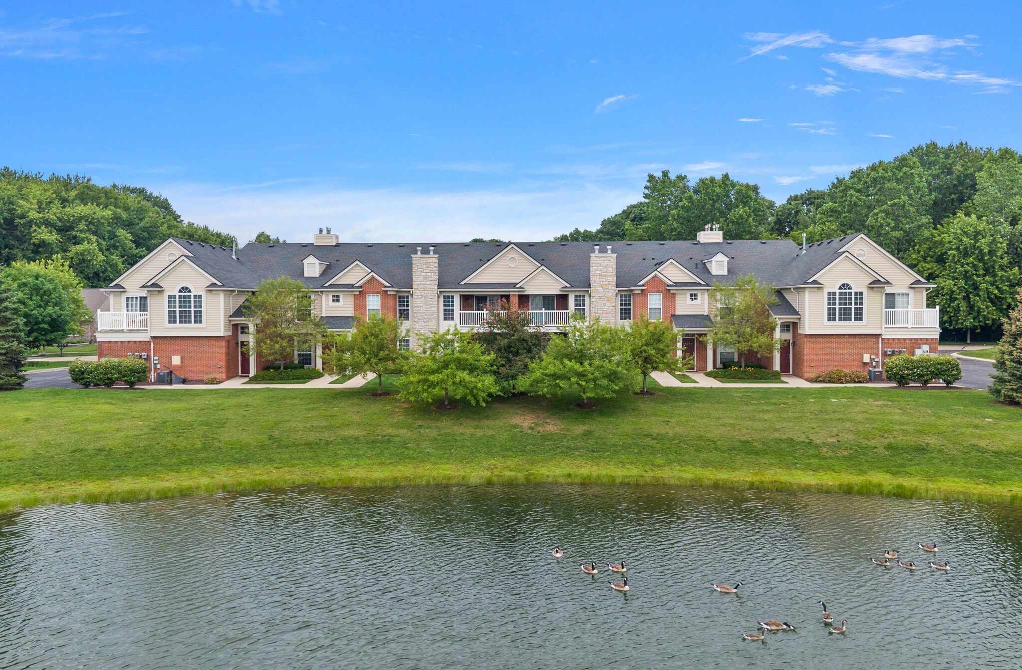 28214-28234 Oakmonte Cir W, New Hudson, MI for Sale