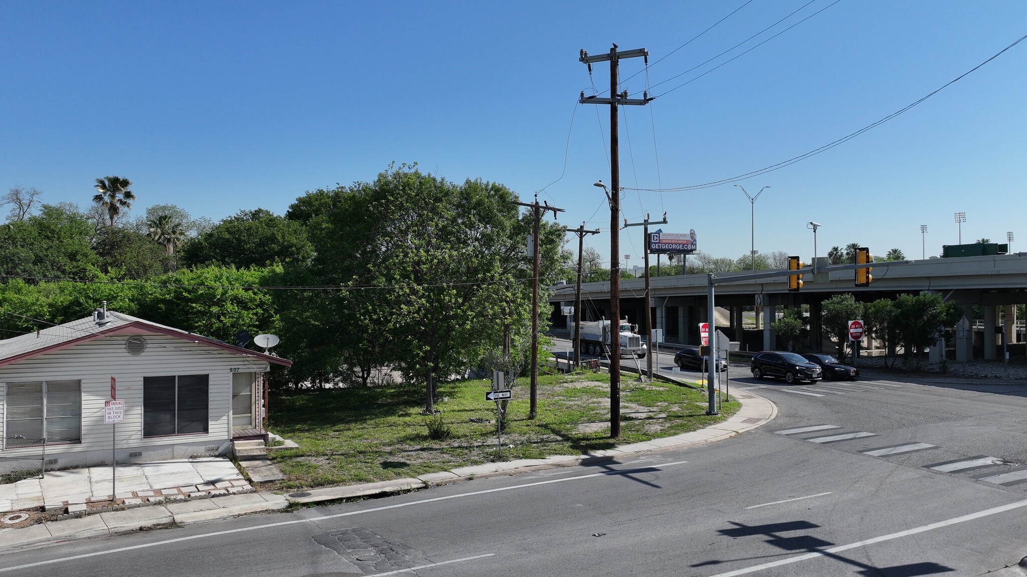 607 W Theo Ave, San Antonio, TX for Sale