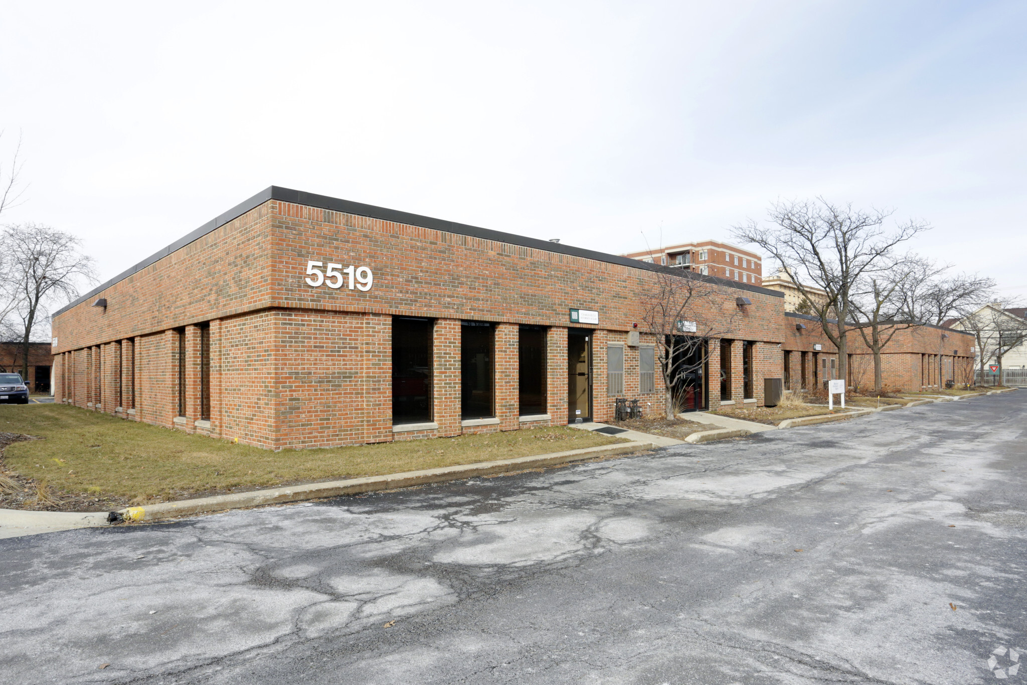 5519 N Cumberland Ave, Chicago, IL for Rent