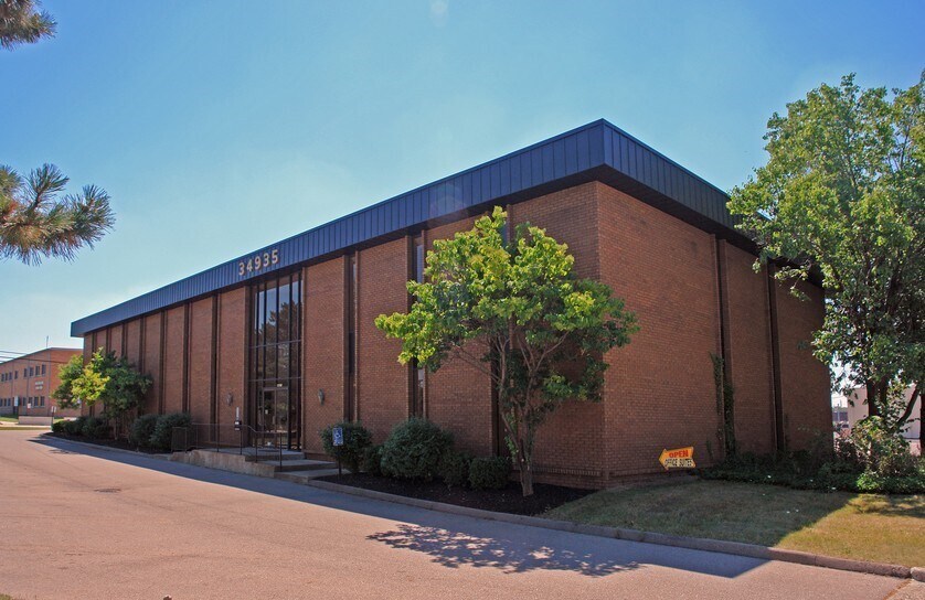 34935 Schoolcraft Rd, Livonia, MI for Rent