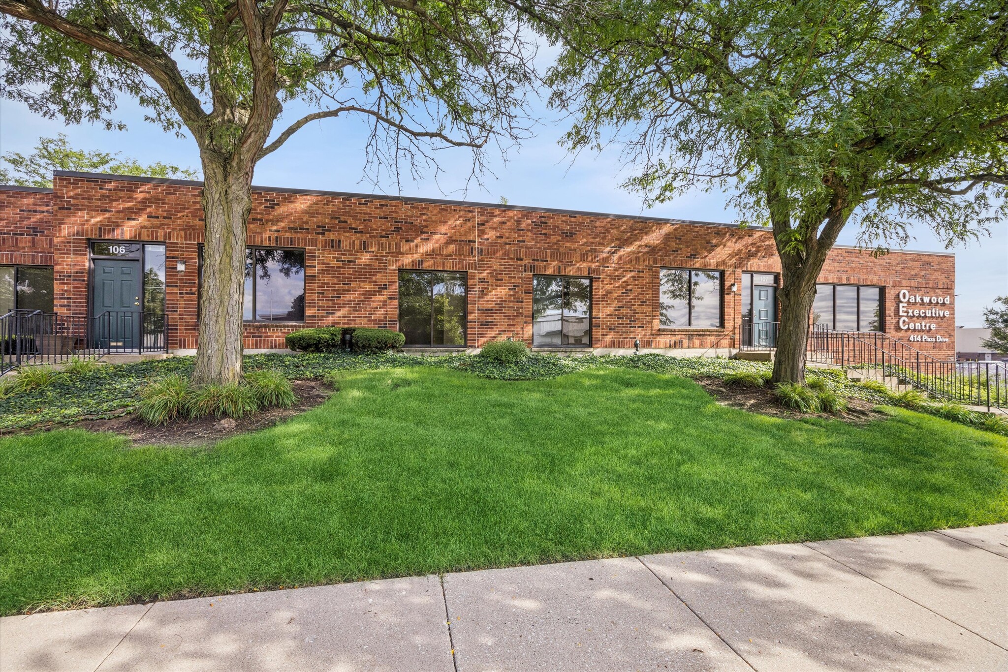 414 Plaza Dr, Westmont, IL for Sale