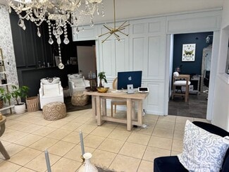 Rockford, IL Office/Retail, Retail - 262 N Phelps Ave