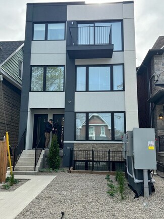 Toronto, ON undefined - 12 Batavia Av