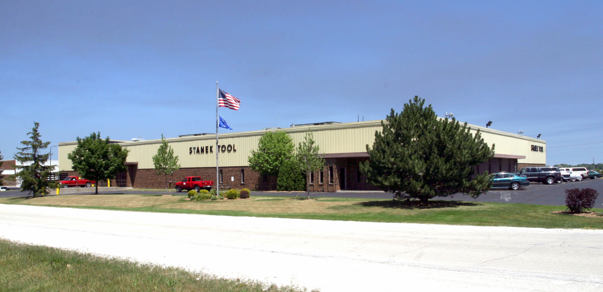 2500 S Calhoun Rd, New Berlin, WI for Rent