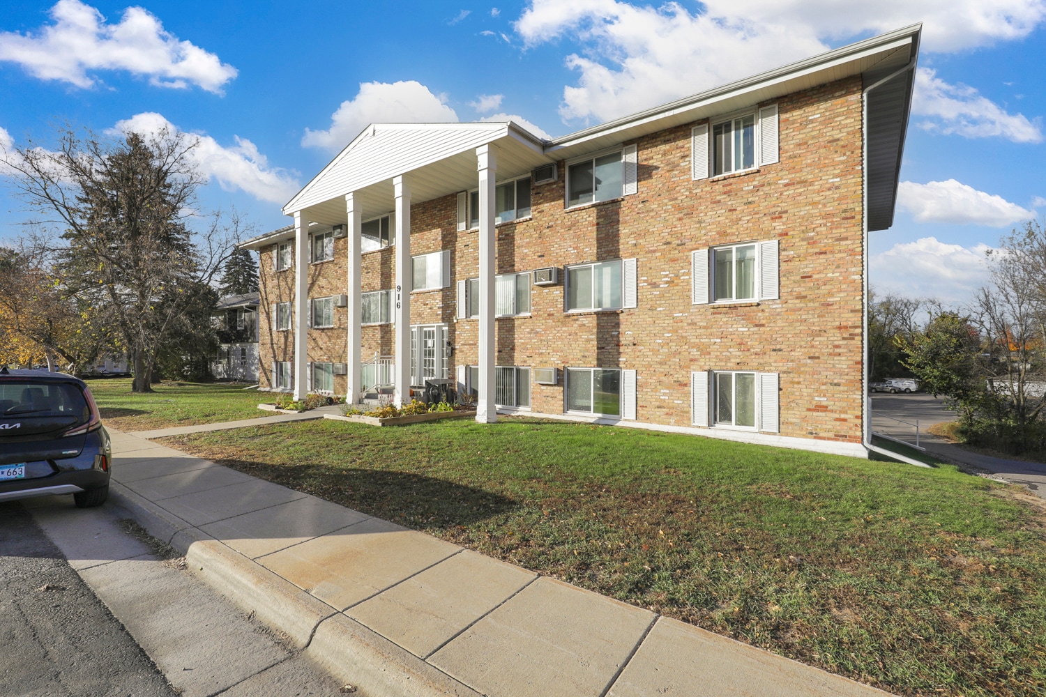 908 S 8th St, Brainerd, MN for Sale