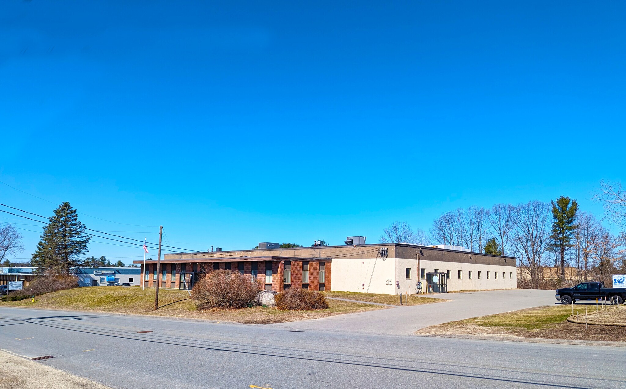 5 Flagstone Dr Hudson, NH 03051 Industrial Property for Lease on
