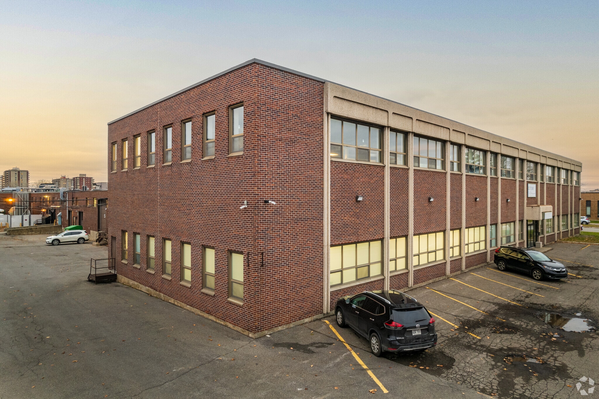 310-400 Boul Montpellier, Montréal, QC for Rent