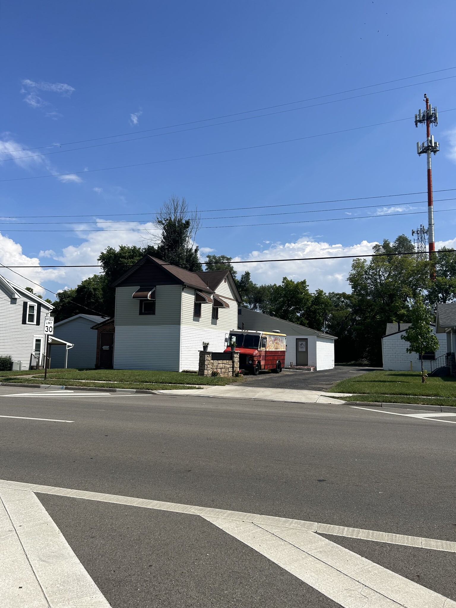 546 E Dixie Dr, West Carrollton, OH for Sale