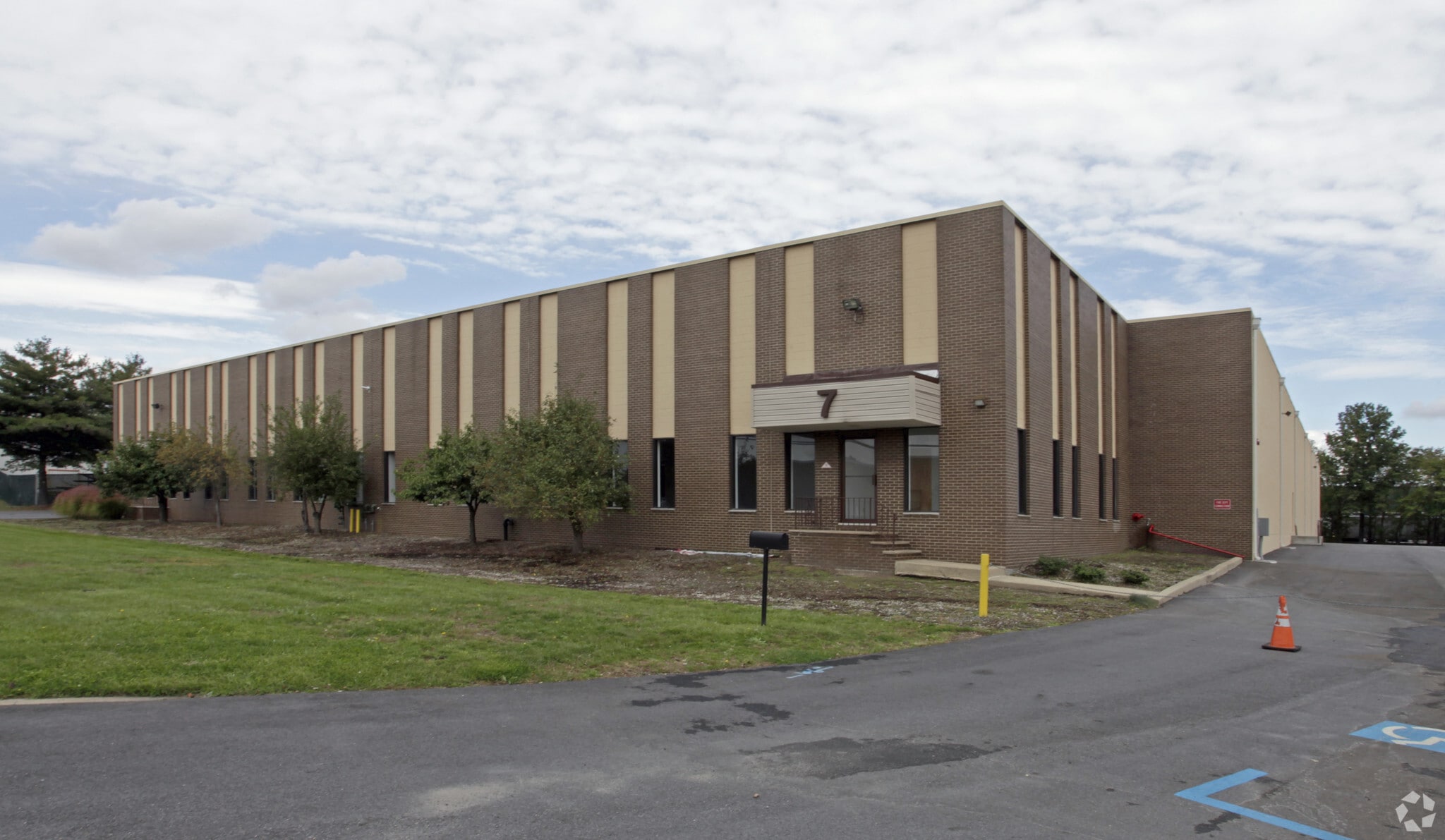 7 Parkway Pl, Edison, NJ for Rent