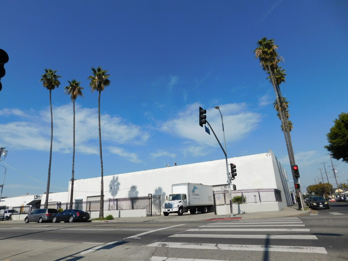 365 E Jefferson Blvd, Los Angeles, CA for Rent