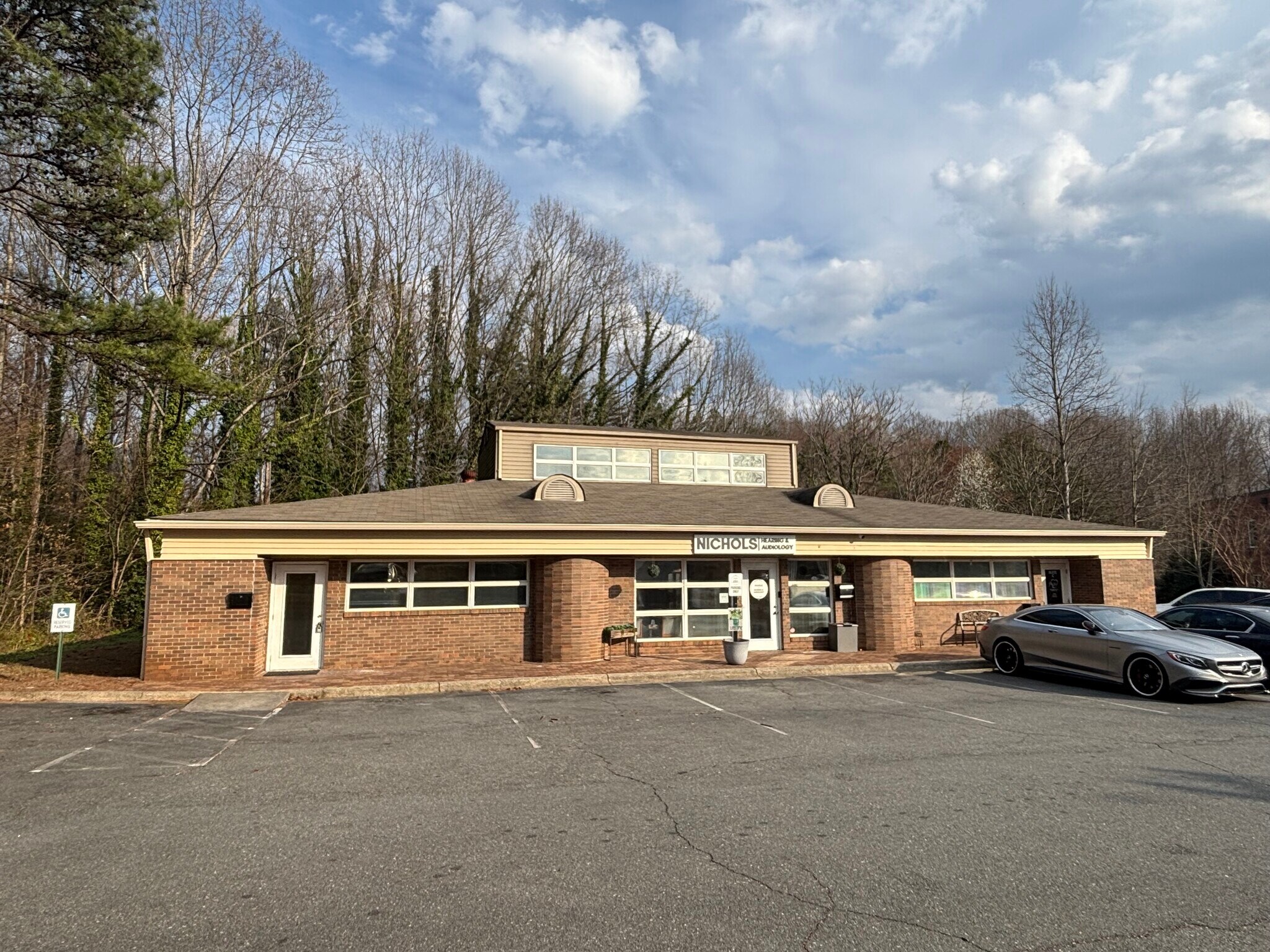 3640 Westgate Center Cir, Winston-Salem, NC for Rent