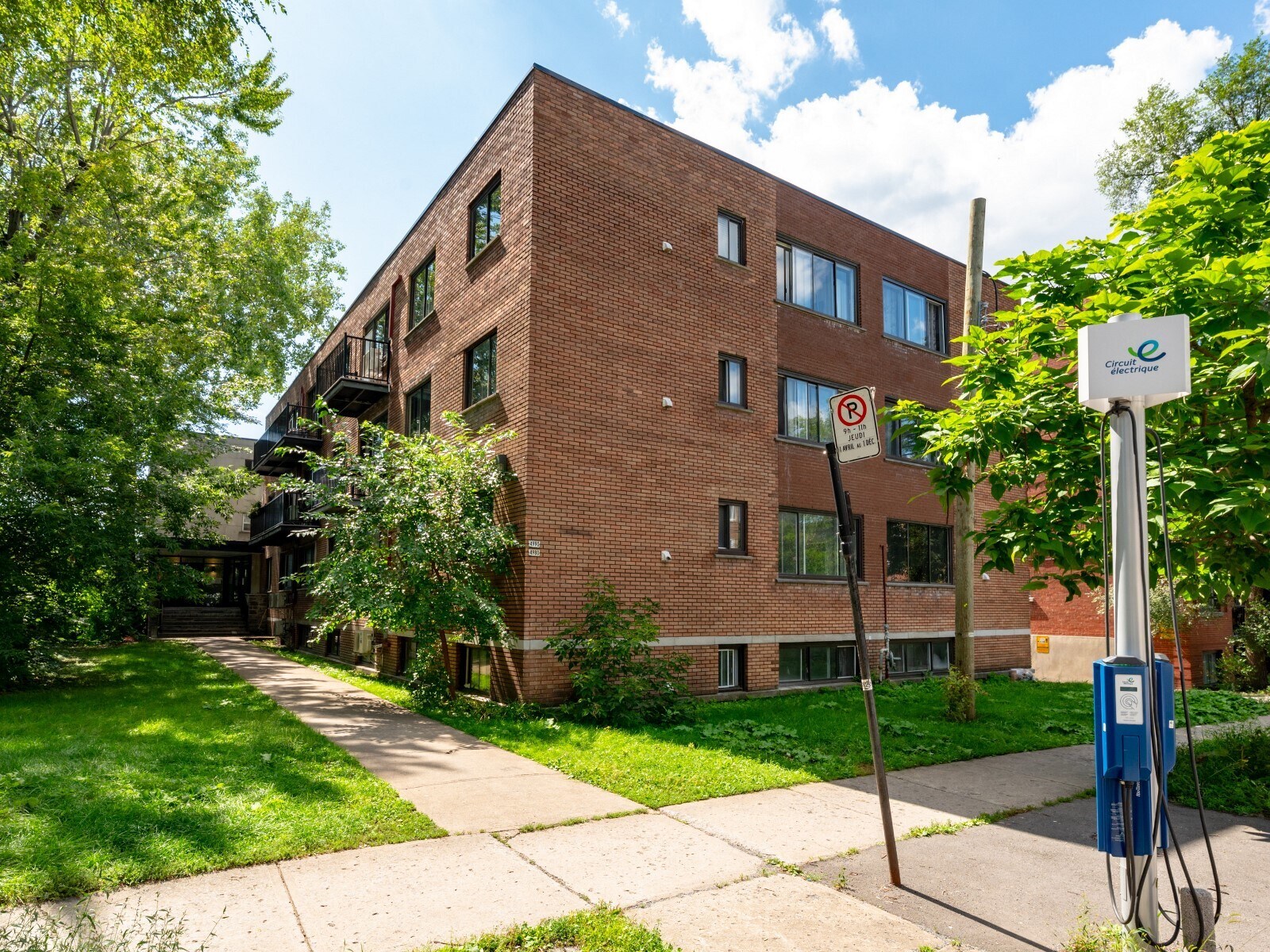 4980 Av Clanranald, Montréal, QC for Sale
