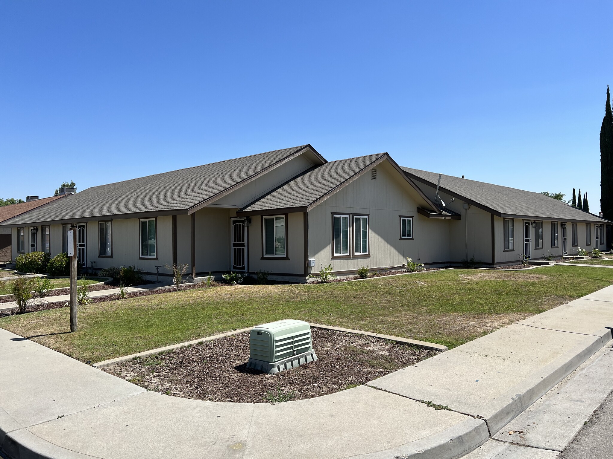 1178 Beverly Blvd, Lemoore, CA for Sale