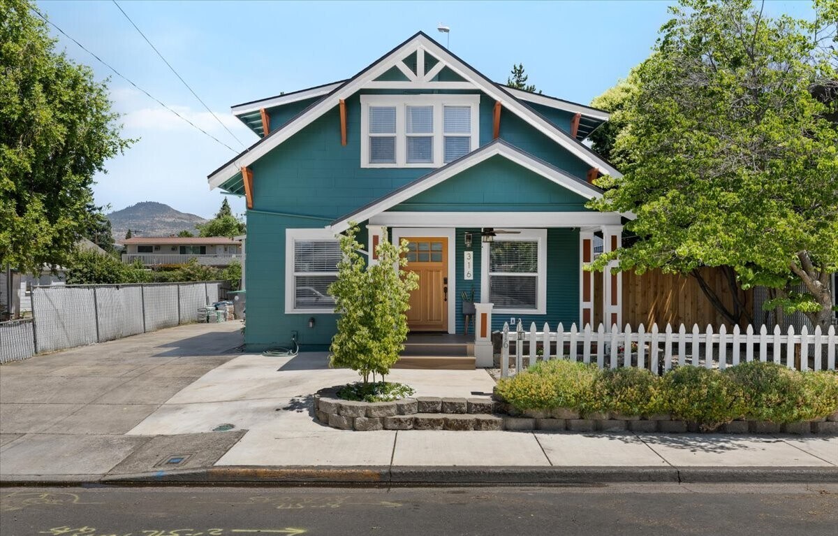 316 Howard St, Medford, OR for Sale