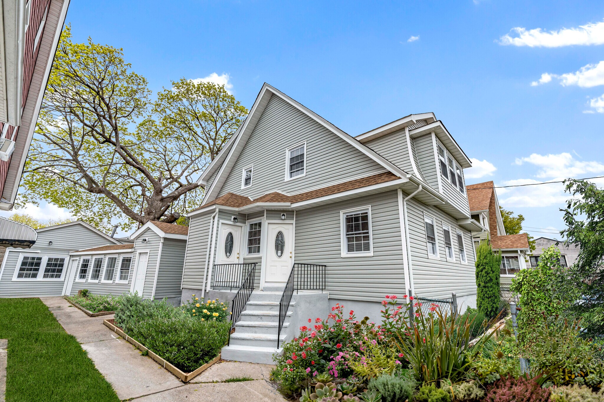 129 New Dorp Plaza pl, Staten Island, NY for Sale