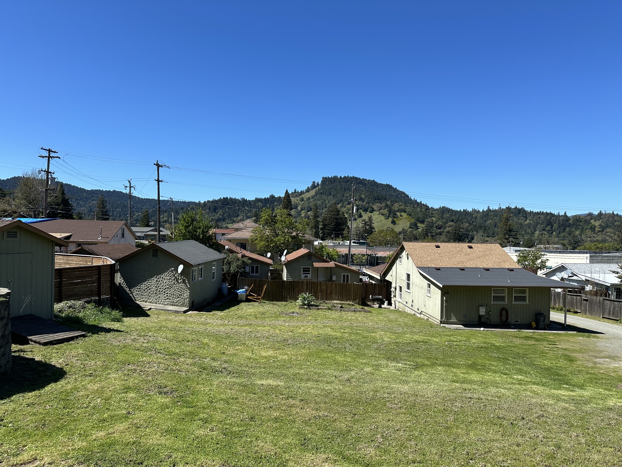 919 Locust St, Garberville, CA for Sale