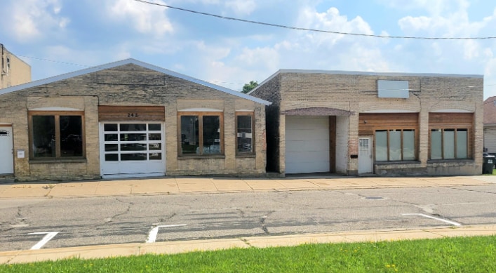 242 W Edgewater St, Portage, WI for Sale
