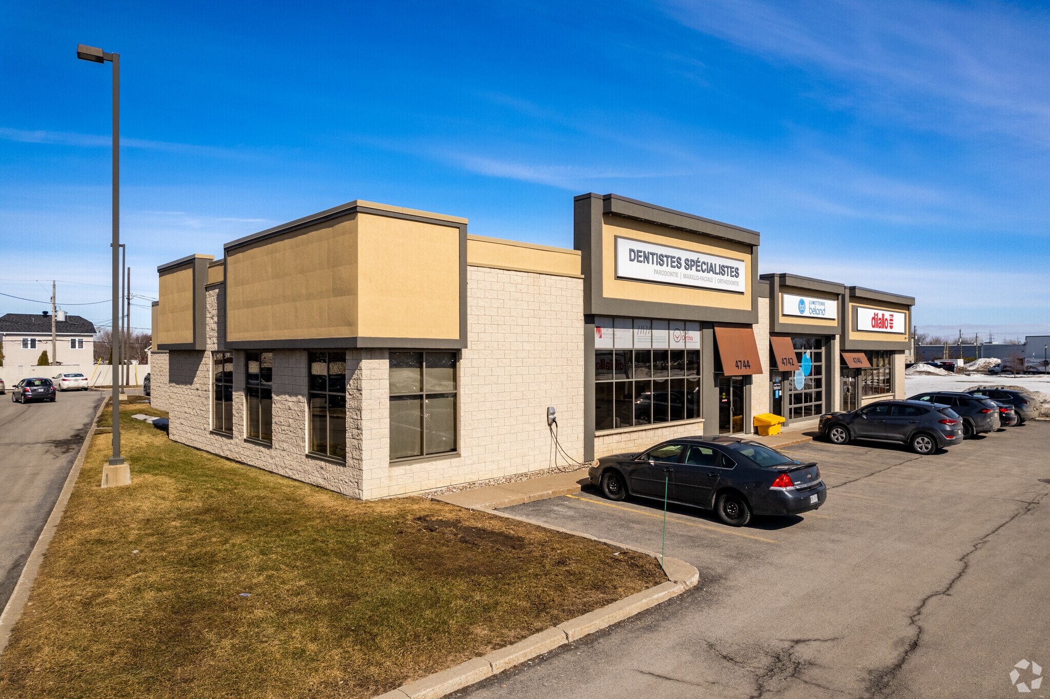 4740-4744 Rt 132, Sainte-Catherine, QC for Rent