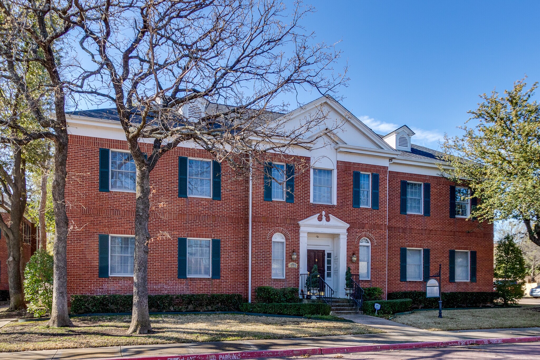 2021 E Lamar Blvd Arlington, TX 76006 Office Property for Lease on