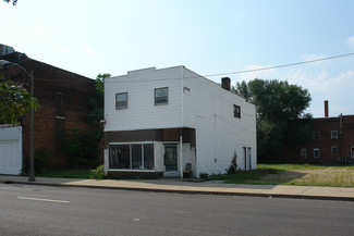 Peoria, IL Storefront Retail/Residential - 2003 SW Adams St