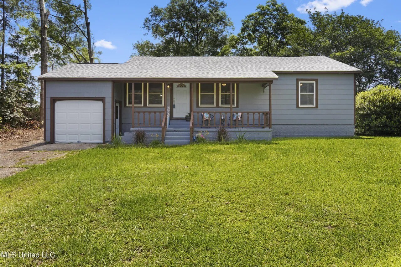 221 Vardaman St N, Wiggins, MS for Sale