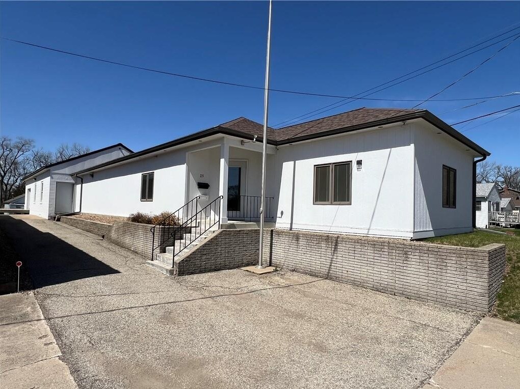 219 W 11th St N, Newton, IA for Sale