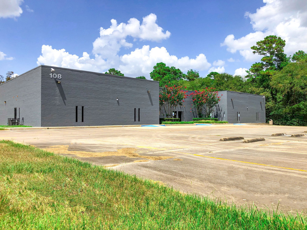 108 Commercial Cir, Conroe, TX for Sale