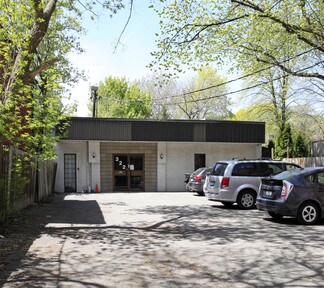 Toronto, ON Freestanding - 322 Dufferin St