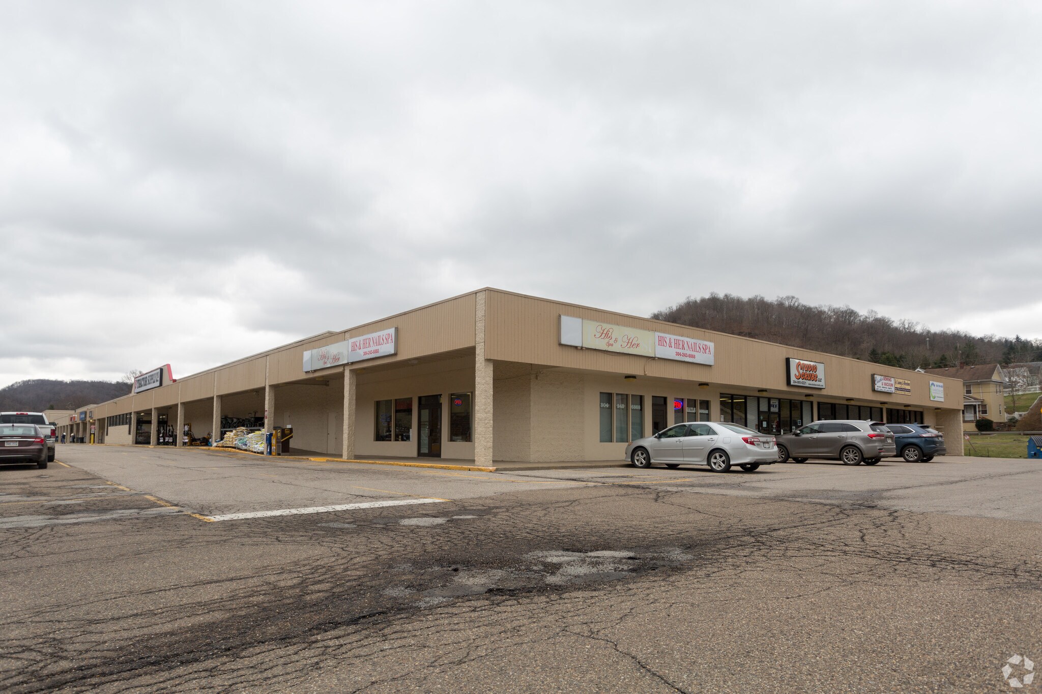 2-10 Elm Grove Crossing Mall, Wheeling, WV for Rent