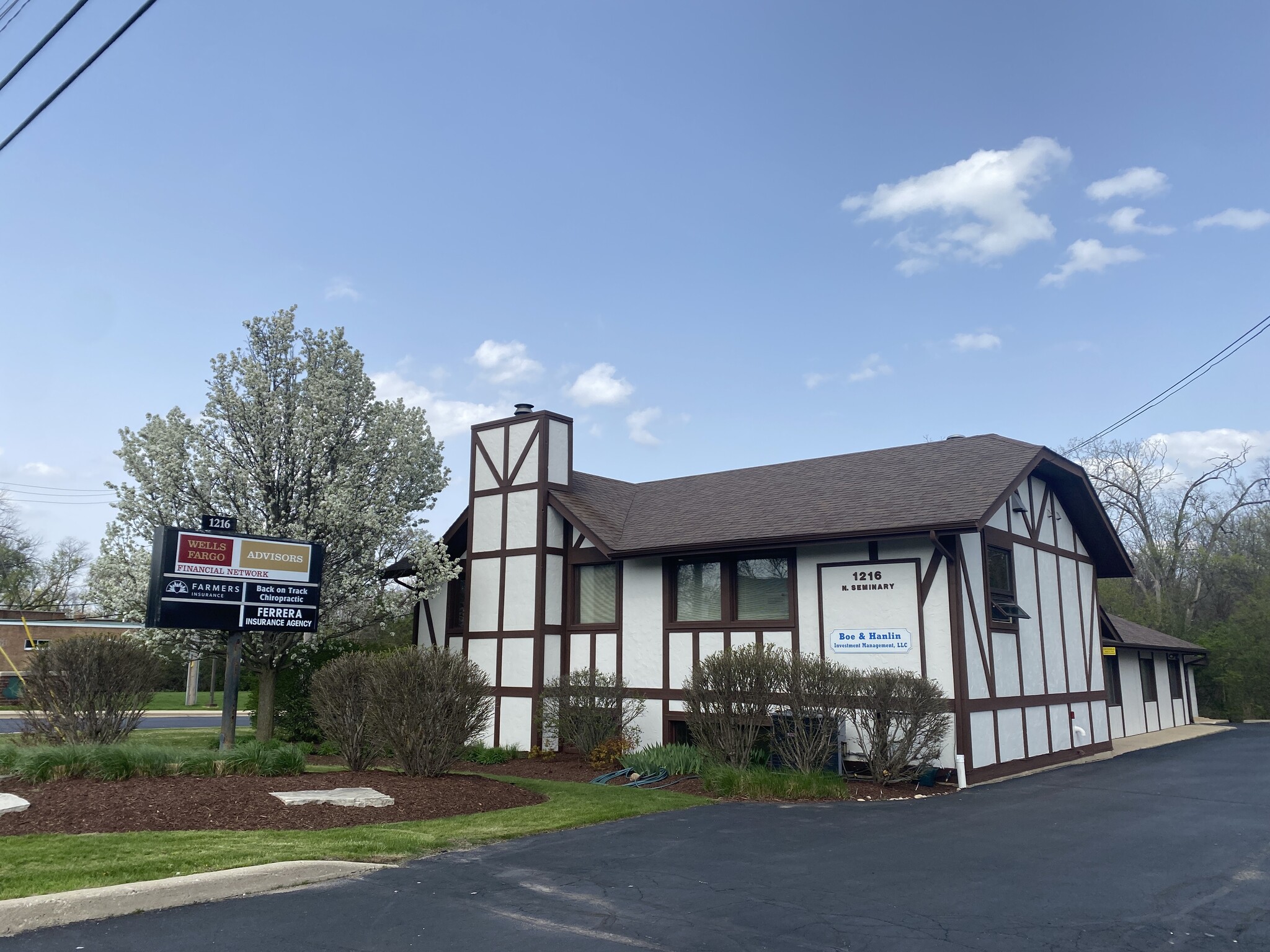 1216 N Seminary Ave, Woodstock, IL for Rent