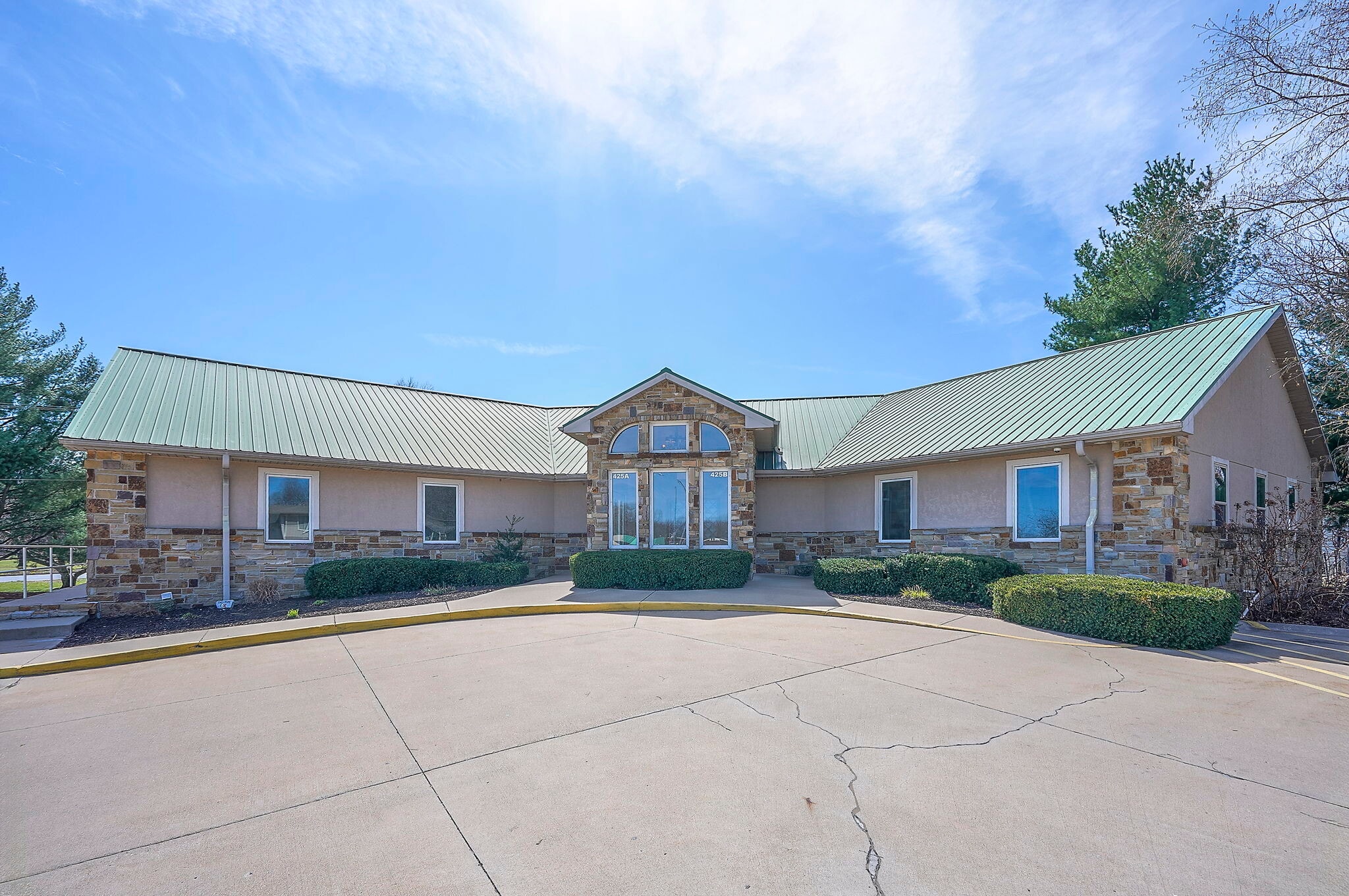 425 W Pine St, Raymore, MO for Sale