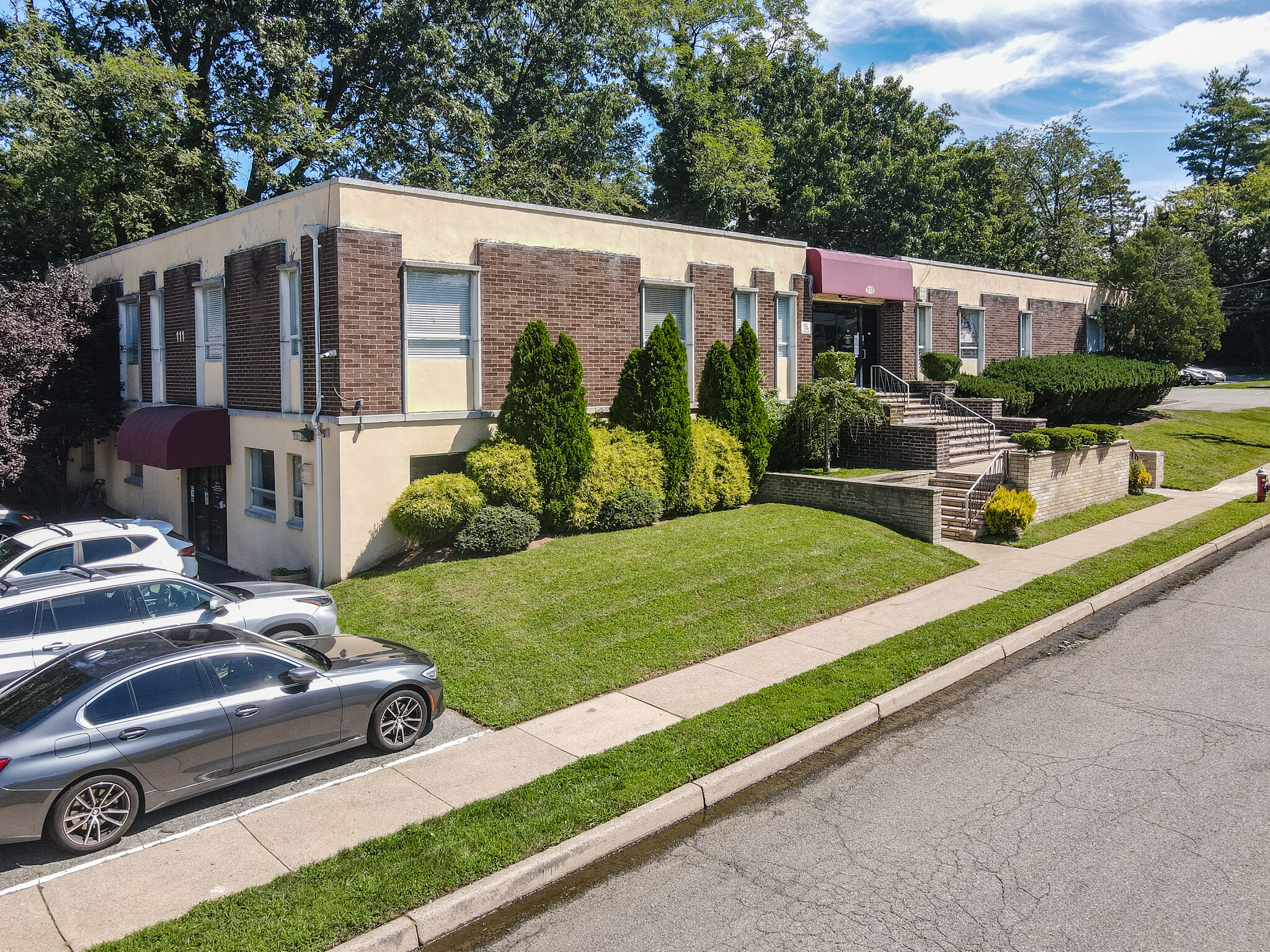 111 Galway Pl, Teaneck, NJ for Sale