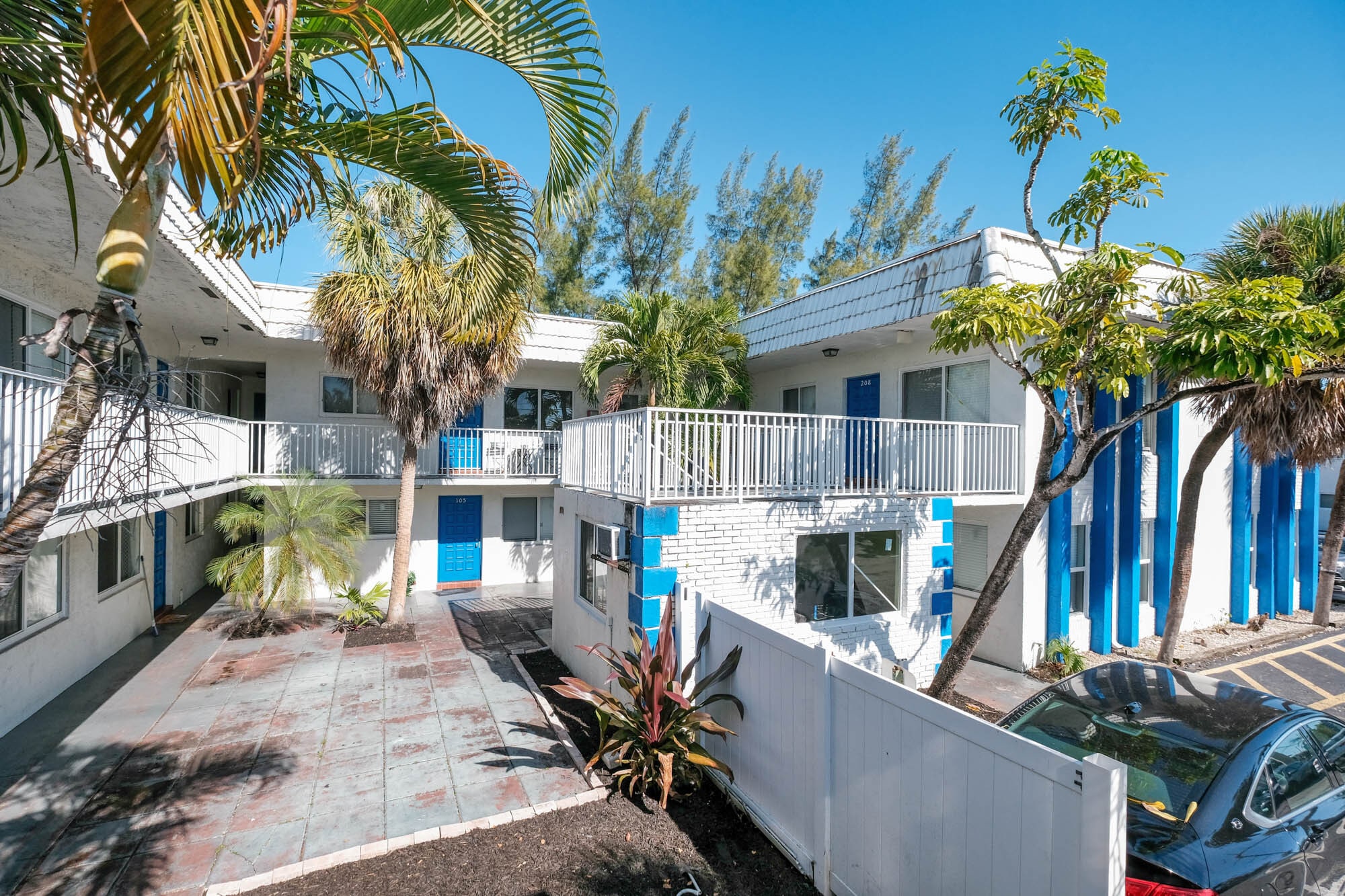 999 W Prospect Rd, Oakland Park, FL for Sale