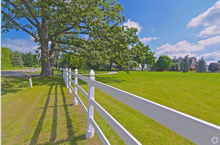 2681 Hadley Rd, Lapeer, MI for Sale