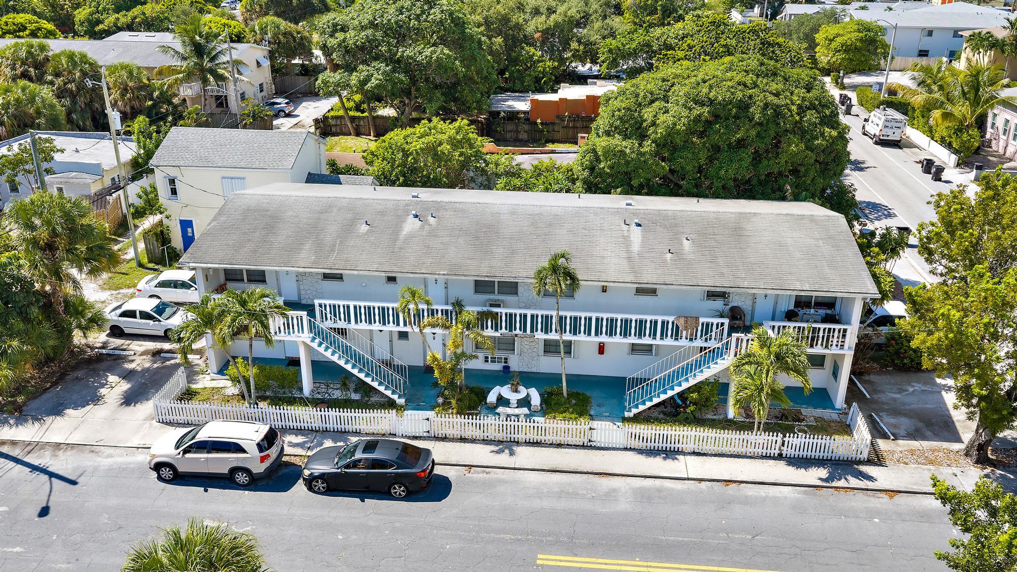 430 N J St, Lake Worth Beach, FL for Sale